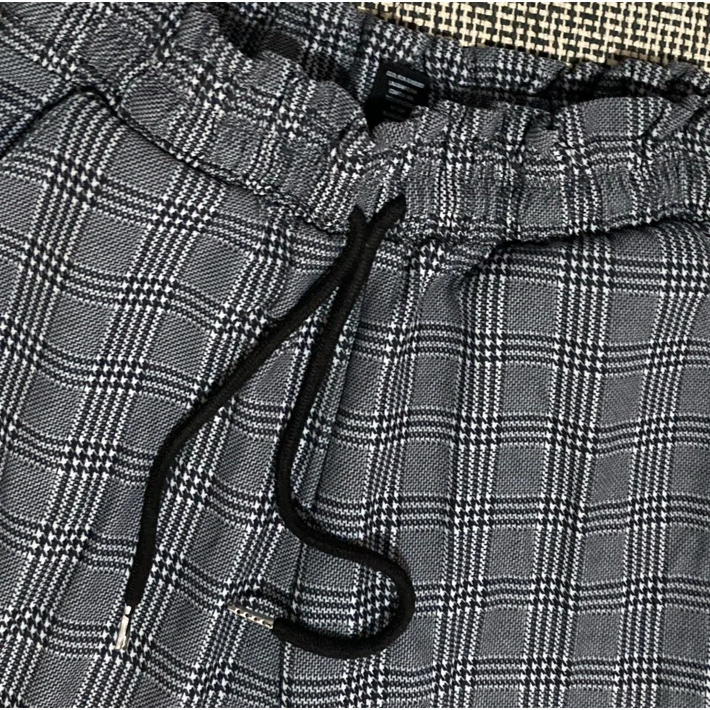 Indero Woman Black and White Plaid Pants
Size: S/M - Picture 5 of 5